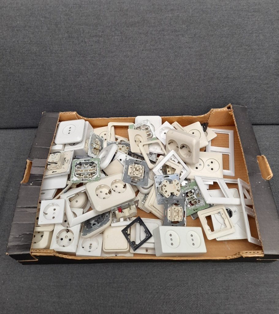 Doos met schakel materiaal, Ophalen of Verzenden, Zo goed als nieuw, Overige merken, Schakelaar