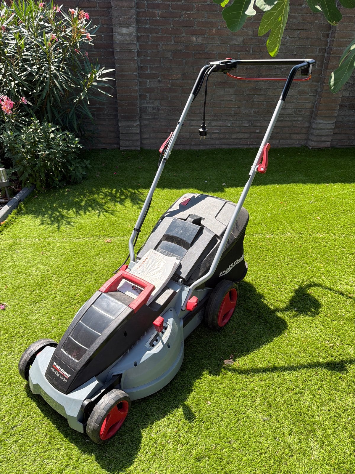 Pattfield PE-EM 1536 Elektrische Grasmaaier 1500W, Tuin en Terras, Ophalen, Cirkelmaaier, Gebruikt, Elektrische grasmaaier