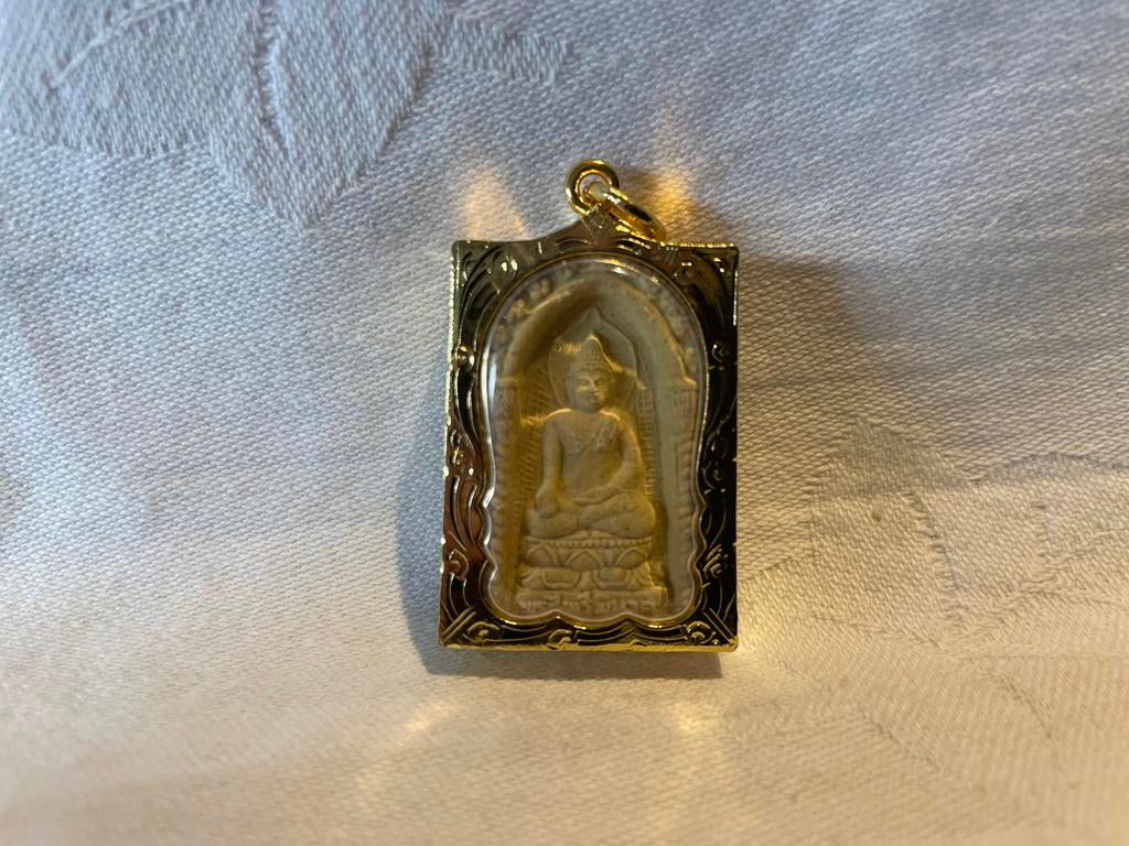 Amulet, Verzenden
