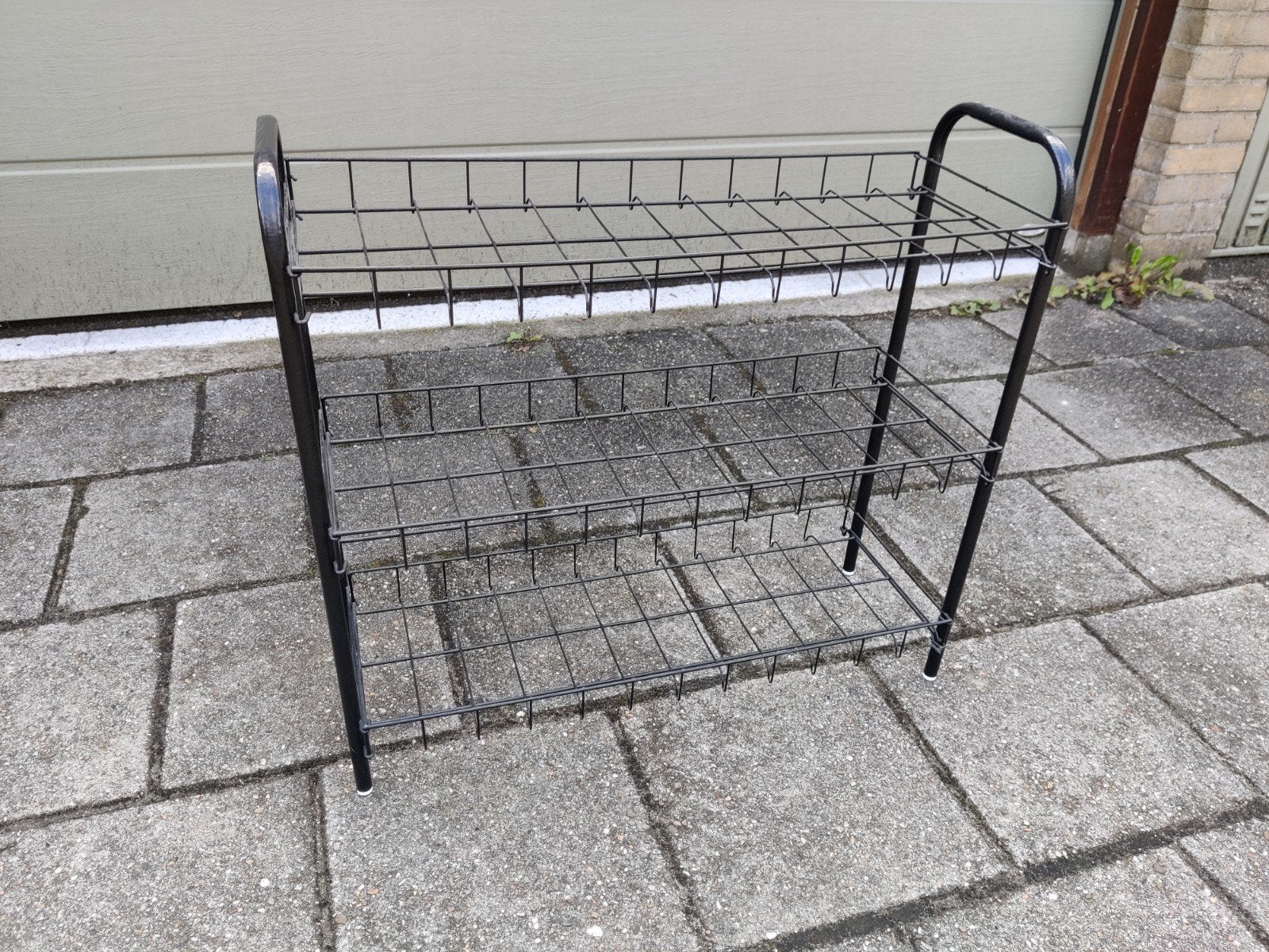 Twee schoenenrekken (metaal en hout), Ophalen, Gebruikt