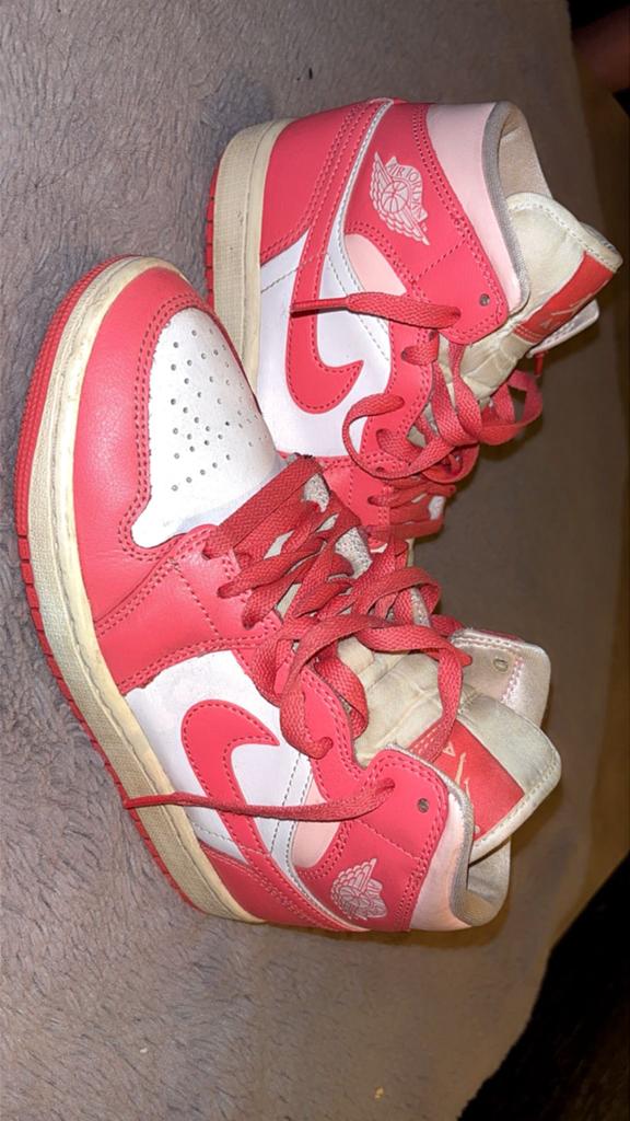 Nike Air Jordan 1 Mid Coral Pink Maat 37,5, Kleding | Dames, Schoenen, Ophalen of Verzenden, Gedragen, Roze, Sneakers of Gympen