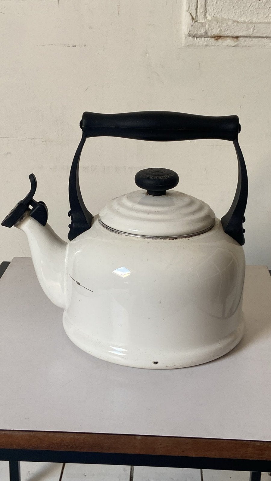 Le Creuset fluitketel wit - Klassiek en functioneel, Ophalen of Verzenden