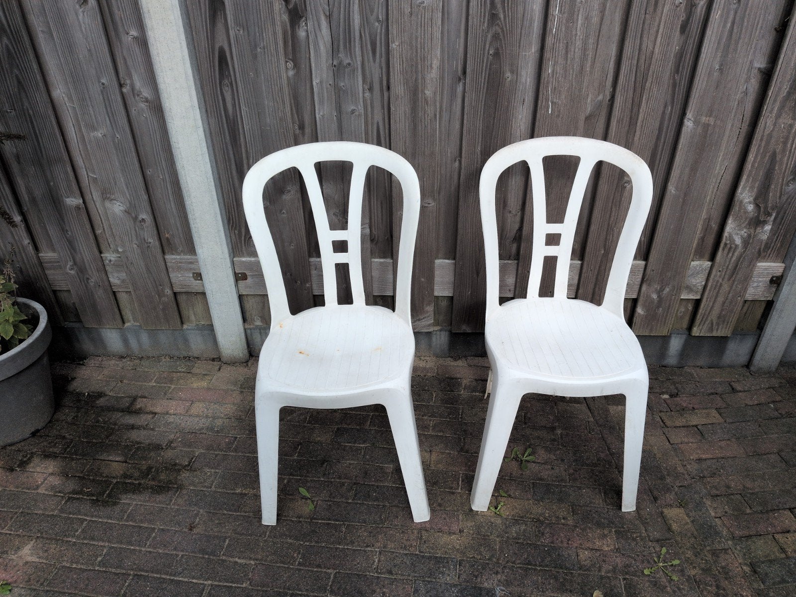 gratis: 2 stapelbare tuinstoelen, Tuin en Terras, Ophalen, Gebruikt, Kunststof, Stapelbaar