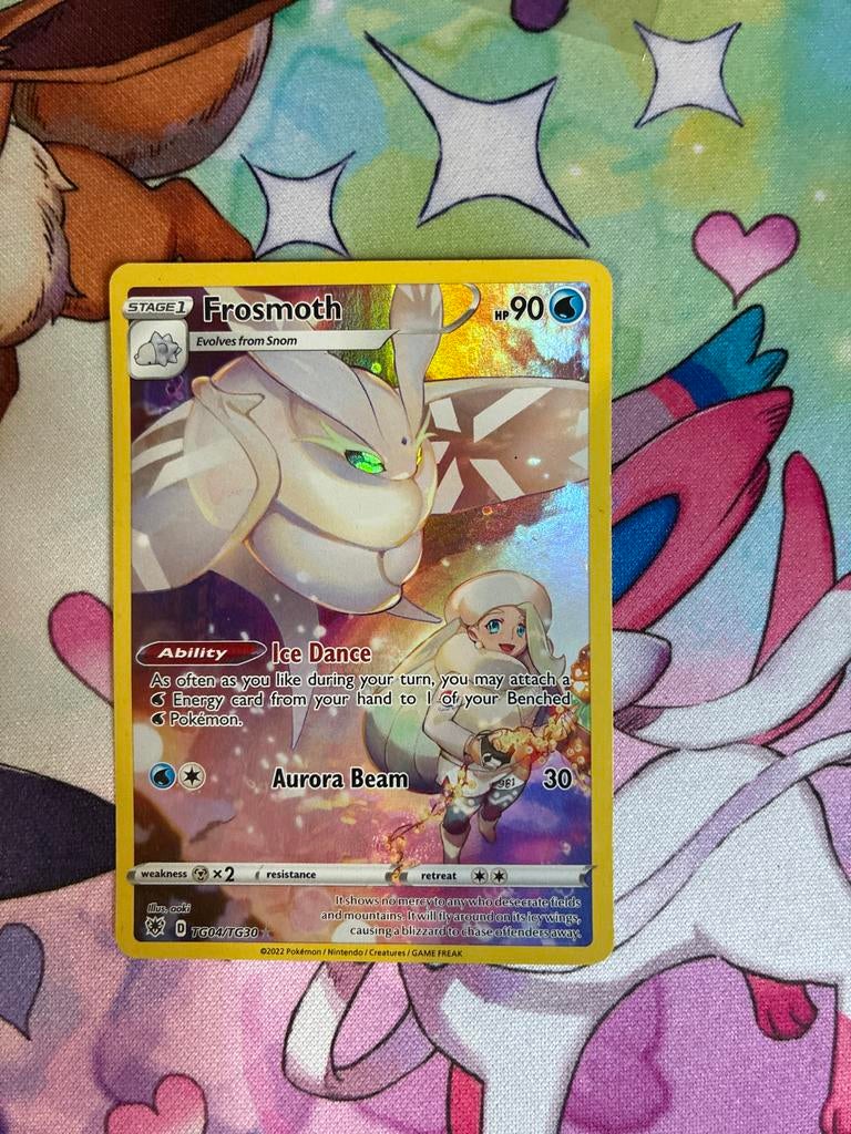 Frosmoth TG04/TG30 - Pokémon Kaart - Zo goed als nieuw, Ophalen of Verzenden, Zo goed als nieuw, Losse kaart, Foil