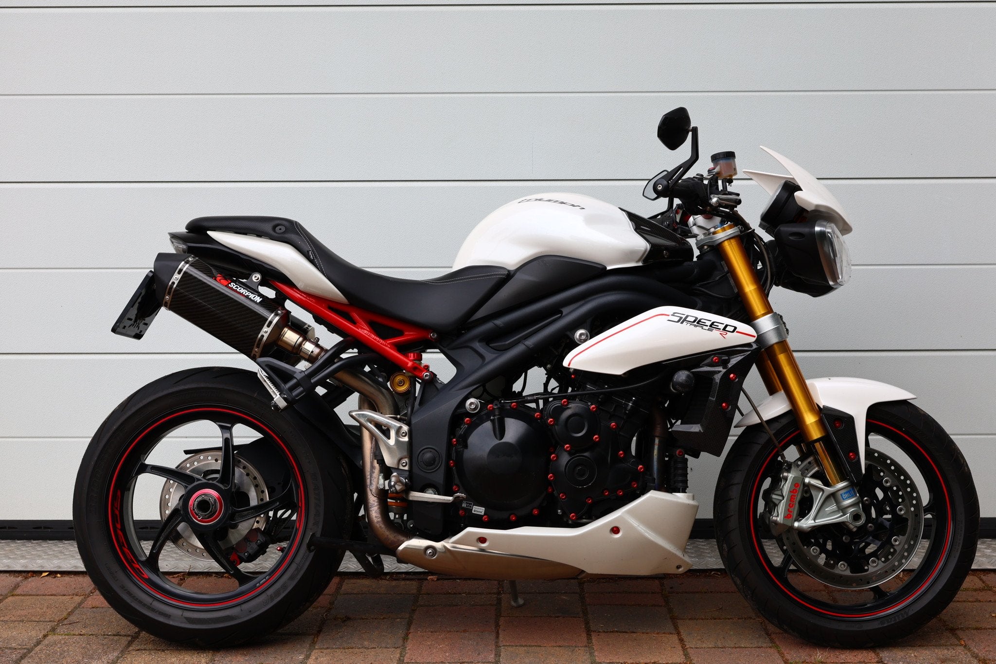 Triumph SPEED TRIPLE R 1050 (bj 2012), Motoren, Motoren | Triumph, Bedrijf, 1050 cc, Meer dan 35 kW, Handvatverwarming