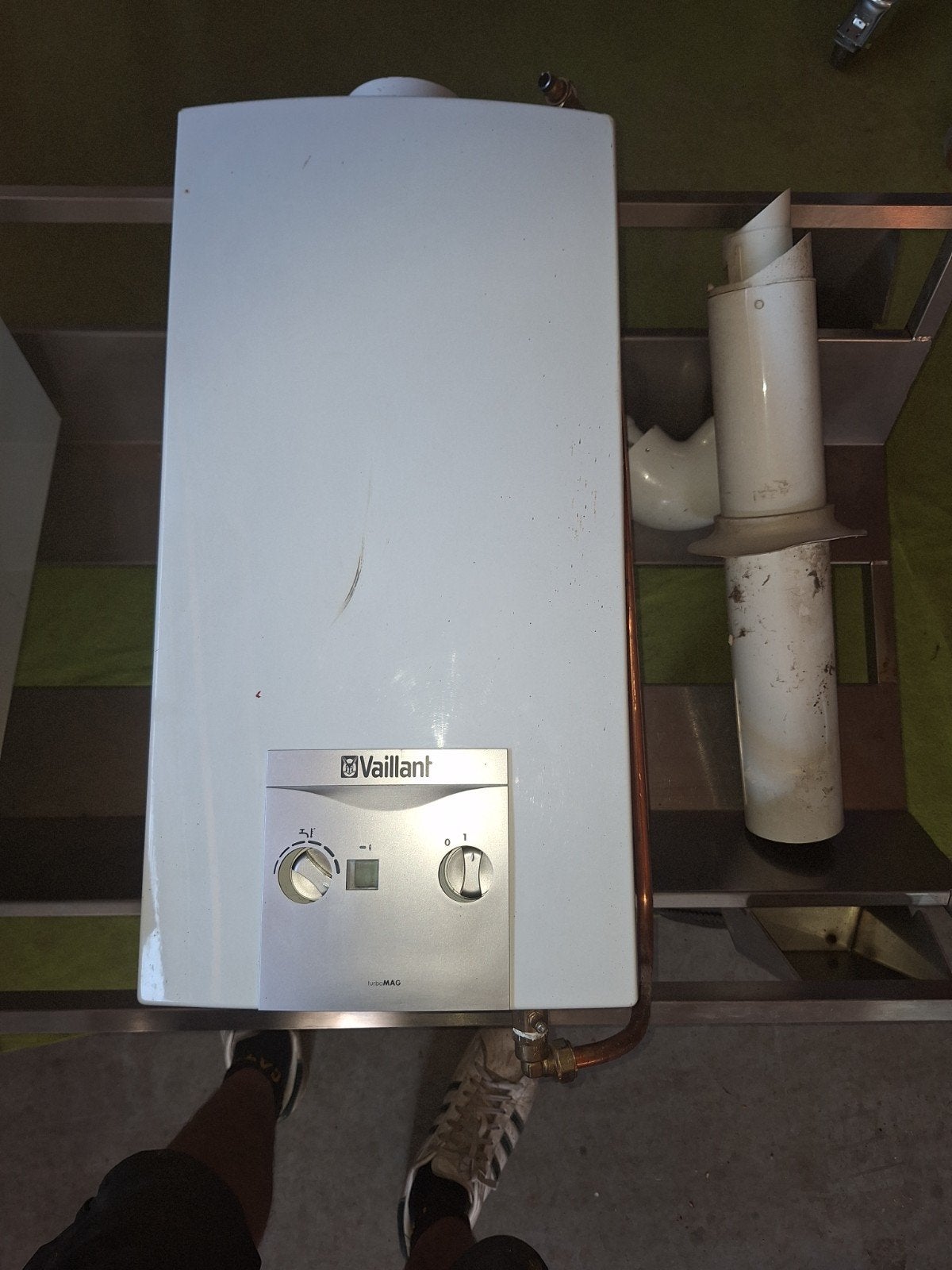 Vaillant Warm Water Geiser - Efficiënt en Compact, Ophalen, Gebruikt, Overige typen, Minder dan 60 cm