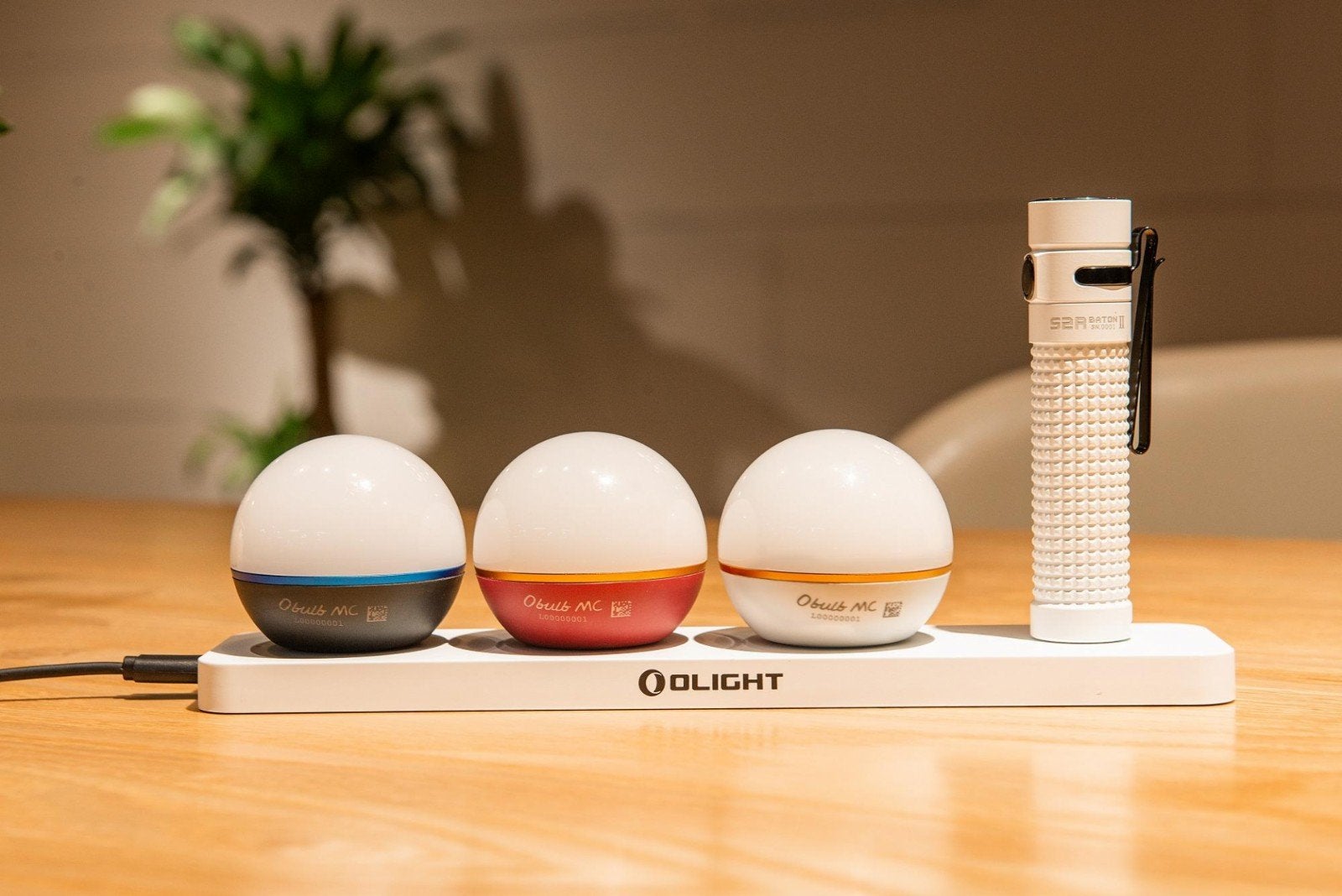 Olight Omino magnetisch oplaad dock Wit, Caravans en Kamperen, Zaklampen, Ophalen of Verzenden, Nieuw