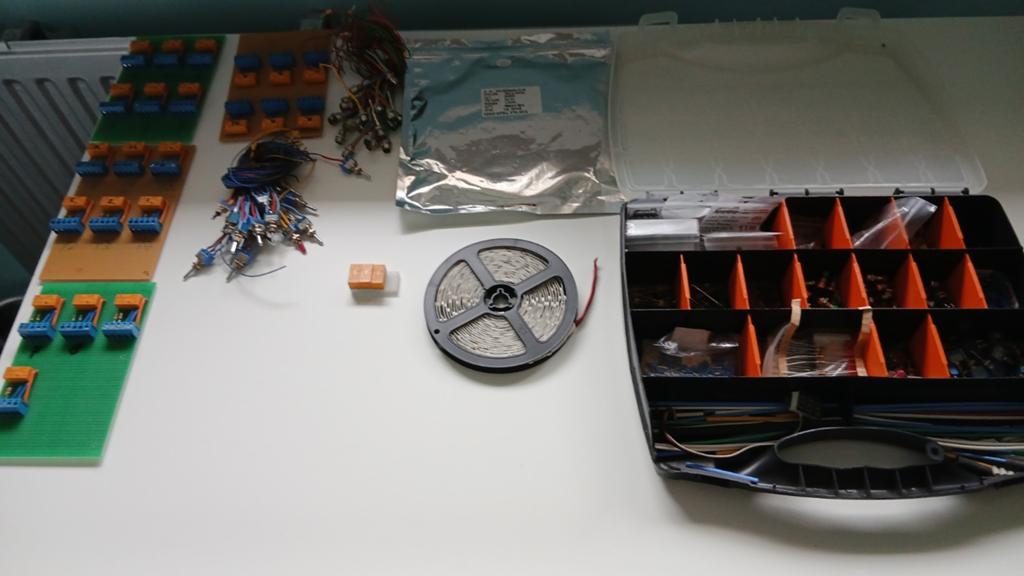 Grote partij elektronica onderdelen., Hobby en Vrije tijd, Modeltreinen | H0, Zo goed als nieuw, Ophalen of Verzenden