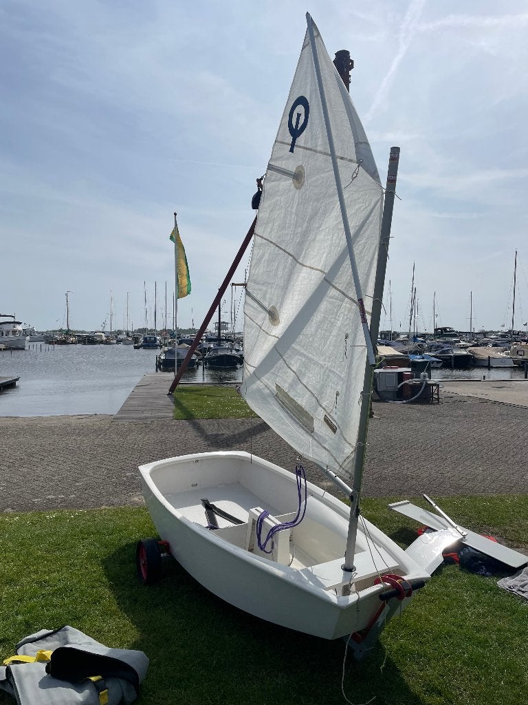Optimist zeilboot € 75 – opknapper / klusproject, Optimist, Ophalen, Gebruikt, Grootzeil