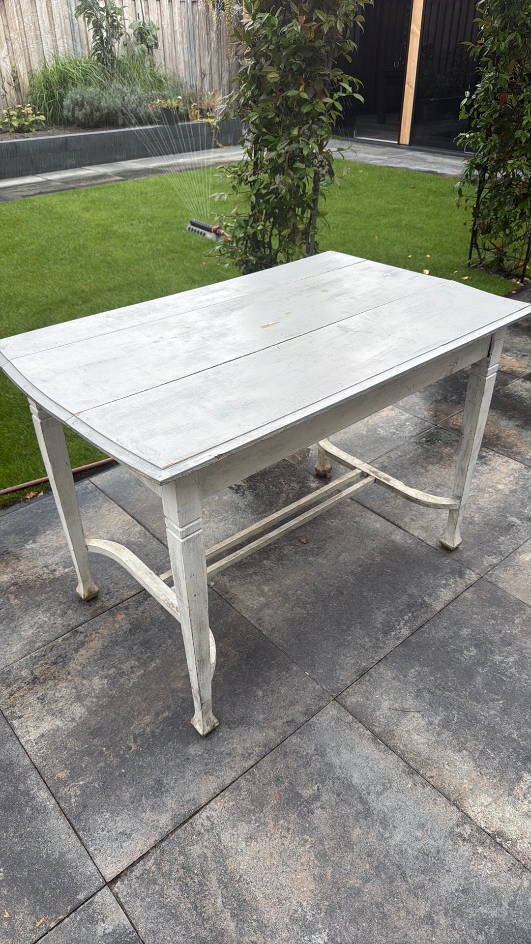 Heel oud, brocante tafeltje, Ophalen
