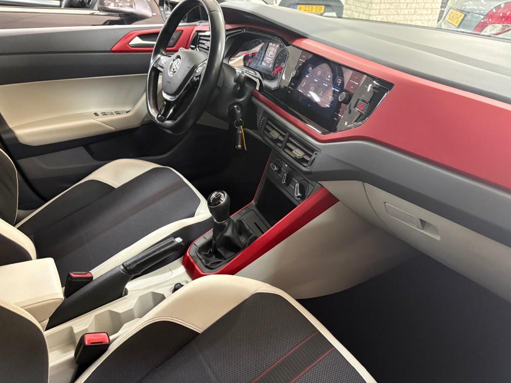 Volkswagen Polo TSI 95pk BEATS NL NAP Navigatie Leder Apple, Zwart, Bedrijf, Handgeschakeld, Polo