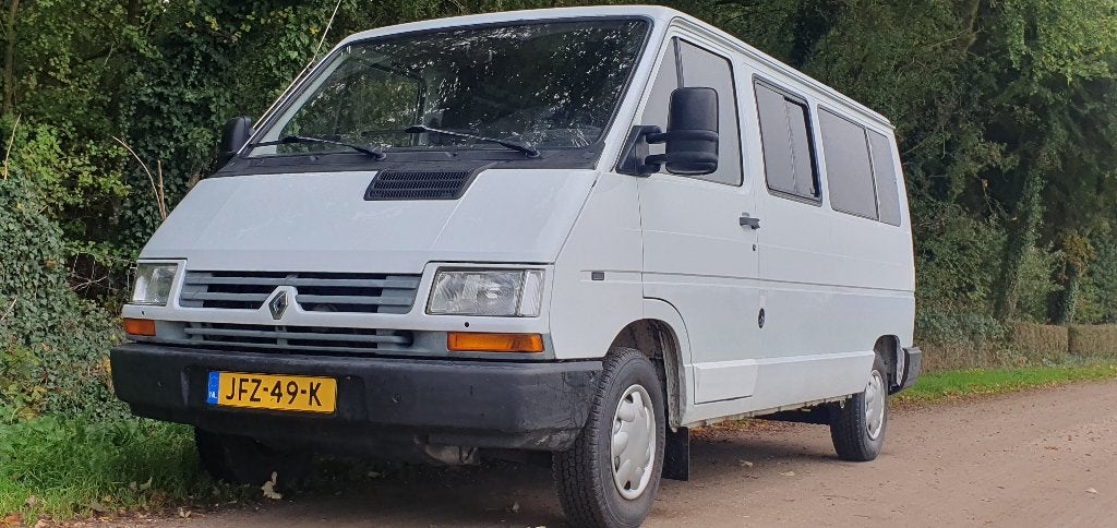 Renault Trafic bus 9p 75.000km APK/trekhaak/keuken, Auto's, Wit, 9 stoelen, Particulier, Dealer onderhouden