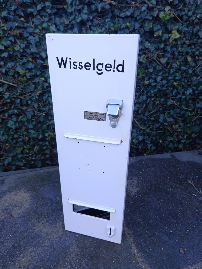 Vintage geldwisselautomaat, Ophalen