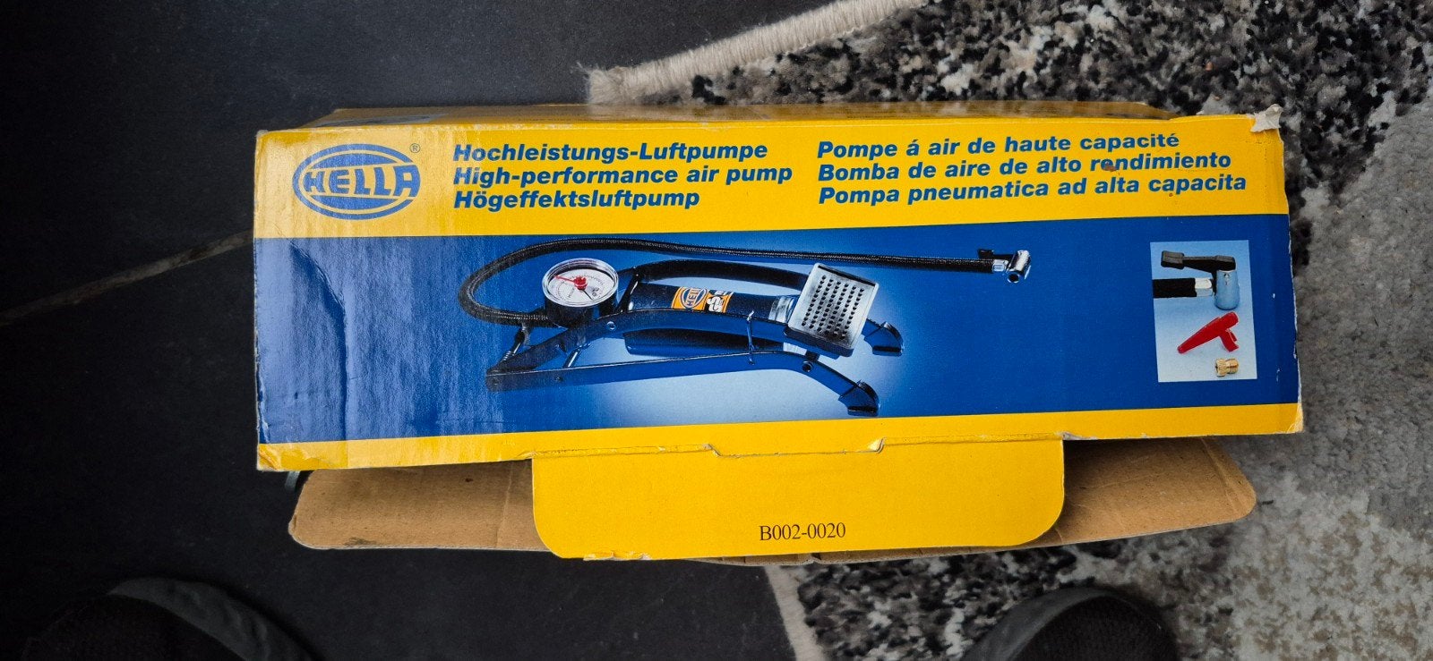 Hella Voetpomp met Manometer voor Fiets, Auto, Luchtbed, Ophalen of Verzenden