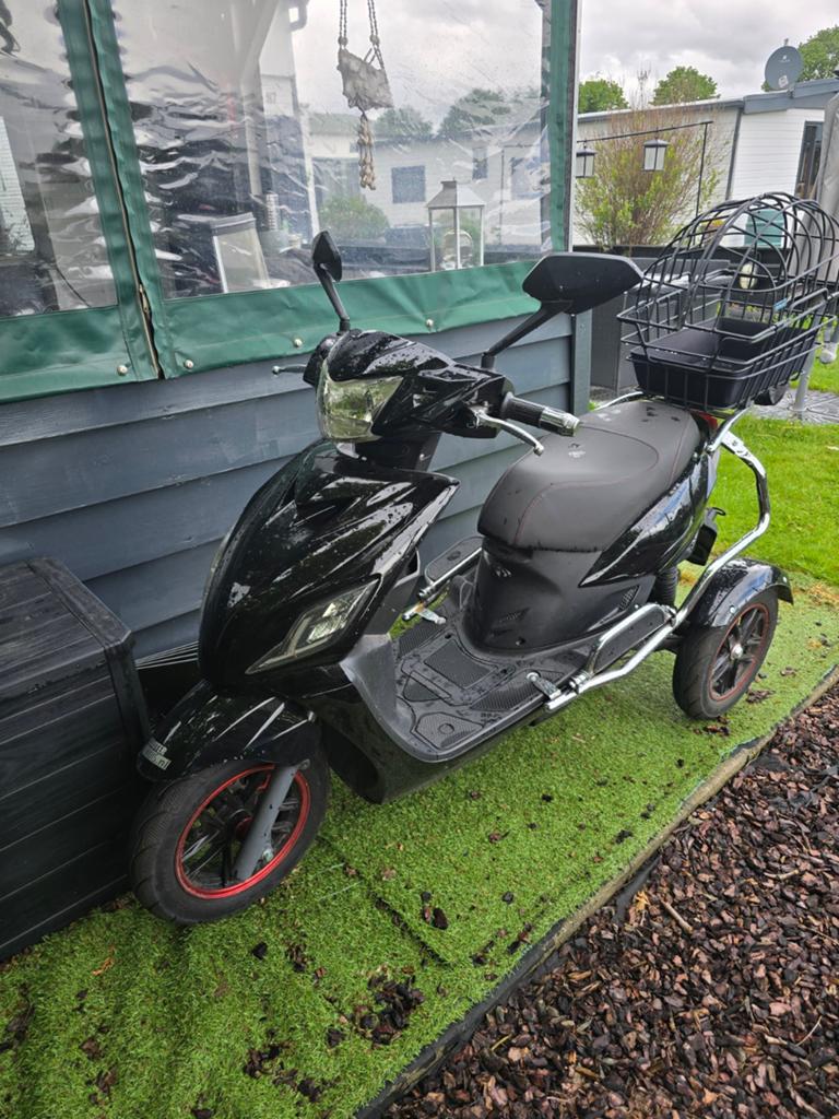 IVA T3 van 2023 in perfecte staat met mobiele bench, Fietsen en Brommers, Ophalen