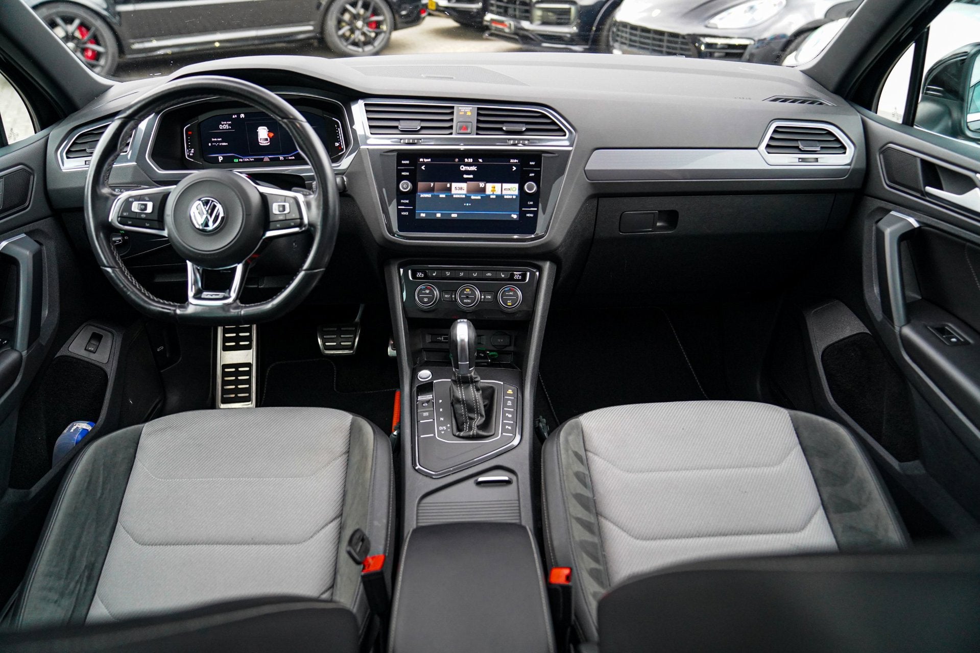 Volkswagen Tiguan 1.5 TSI ACT Highline Business R-Line | Pan, Auto's, Volkswagen, 4 cilinders, 150 pk, Origineel Nederlands, SUV of Terreinwagen