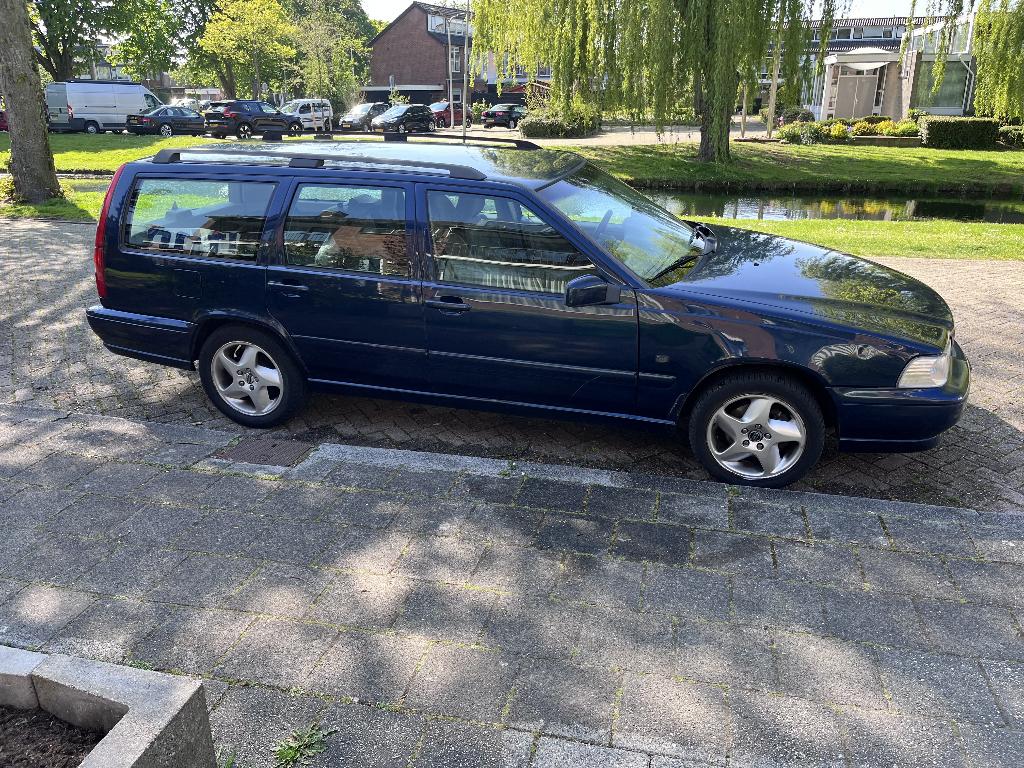 Volvo V70 2.5 T 1999 Blauw, Auto's, Voorwielaandrijving, Beige, Blauw, Leder en Stof