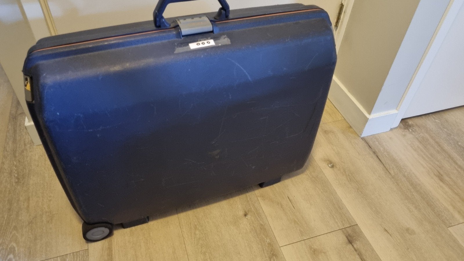Donker blauwe Samsonite koffer met slot, Gebruikt, Hard kunststof, Slot, Ophalen