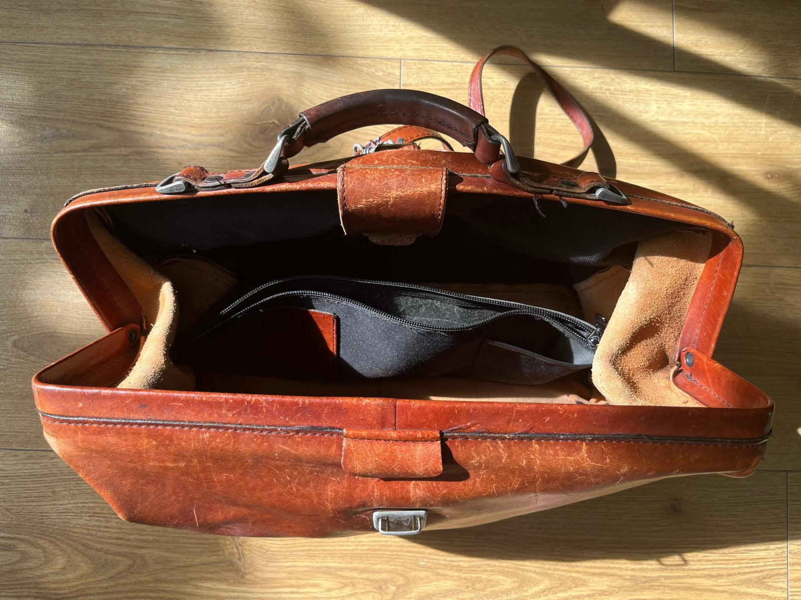 Leren werktas doktersmodel, draagbaar op de rug, Gebruikt, Bruin, Aktetas of Boekentas, 30 tot 40 cm