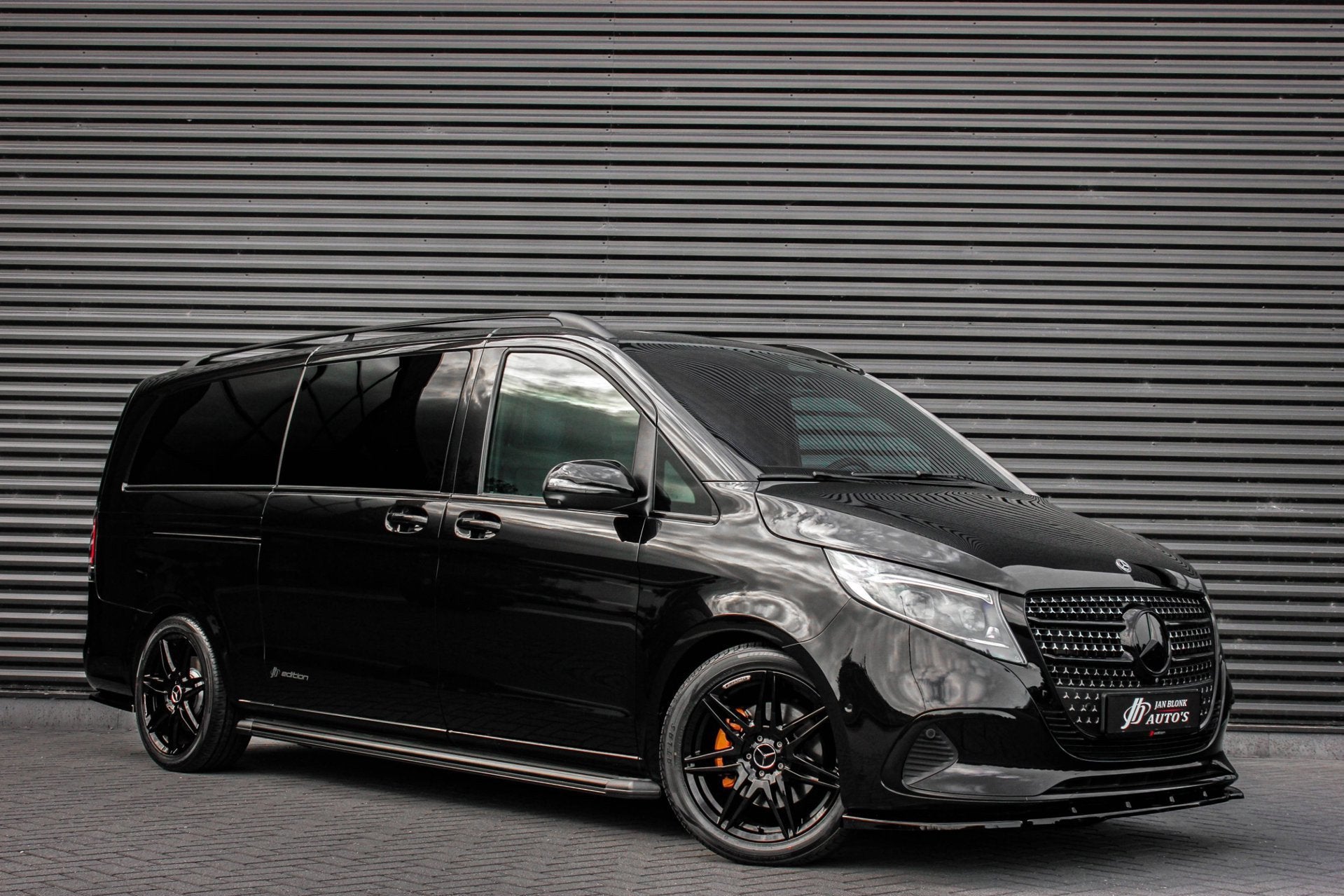 Mercedes-Benz V-klasse 300d L3 240PK JB-EDITION EXTRA LANG /, Automaat, Achterwielaandrijving, Zwart, 4 cilinders