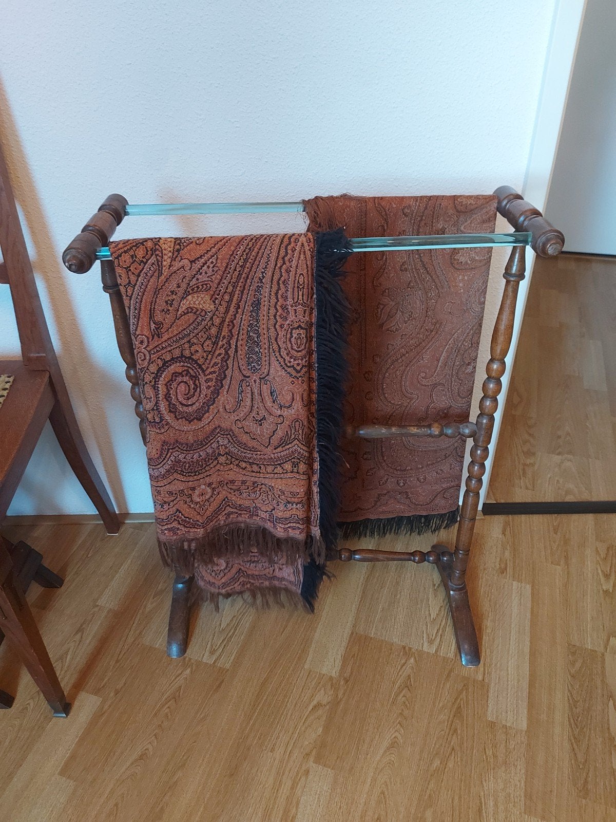 Eikenhout antiek kledingrek/ handdoekenrek, Ophalen