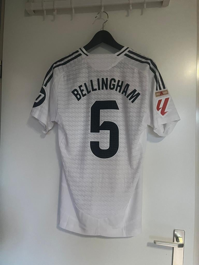 Real madrid home 24-25 Bellingham 5 Laliga winners badge, Ophalen of Verzenden, Nieuw, Buitenlandse clubs, Shirt