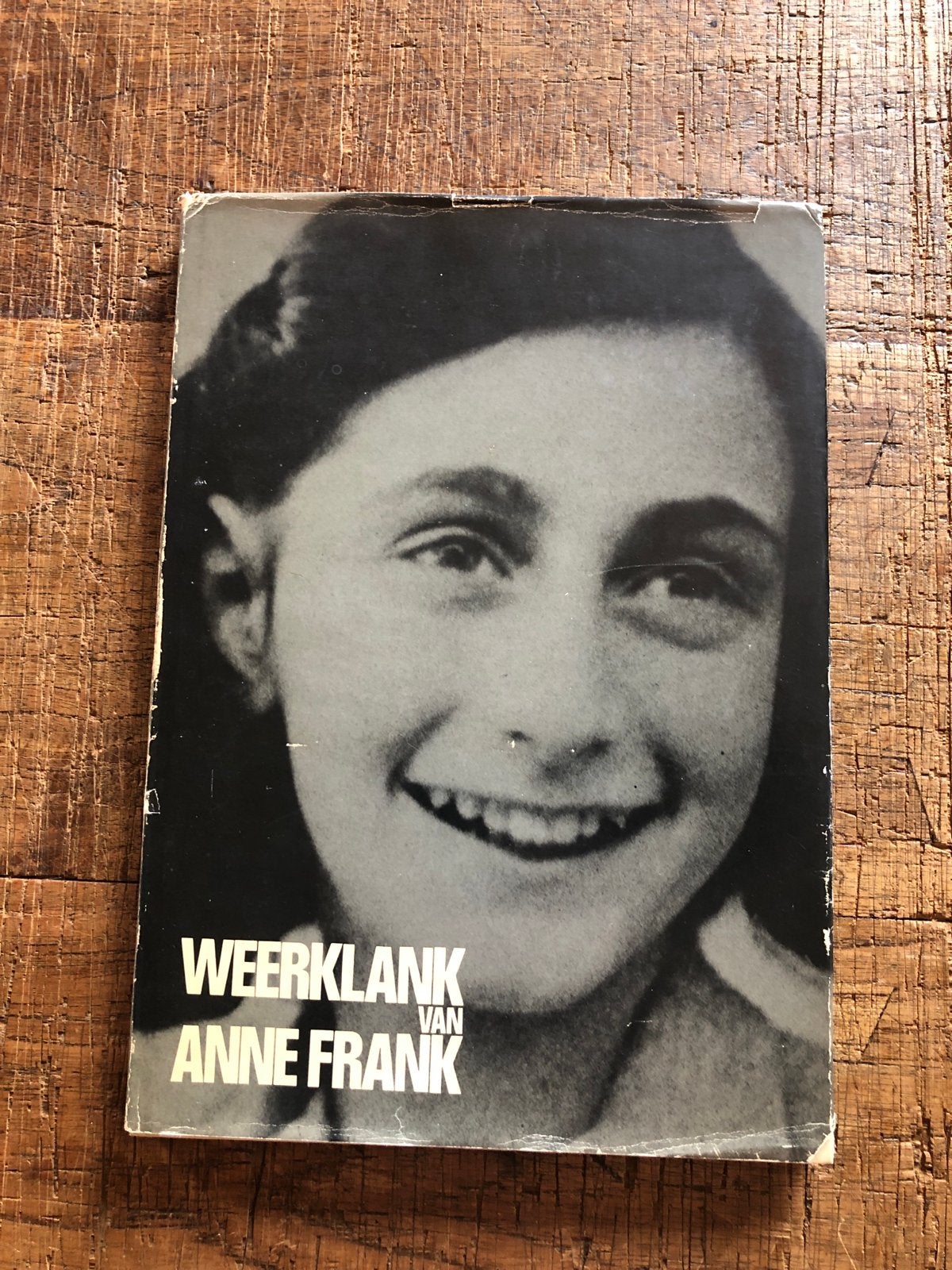 Weerklank van Anne Frank - Boek uit 1970, Ophalen of Verzenden, Gelezen, Overige