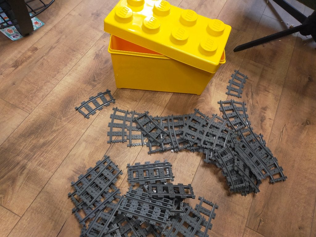 Lego treinrails met opbergdoos 56 stuks, Gebruikt, Lego, Ophalen of Verzenden, Inclusief accessoires