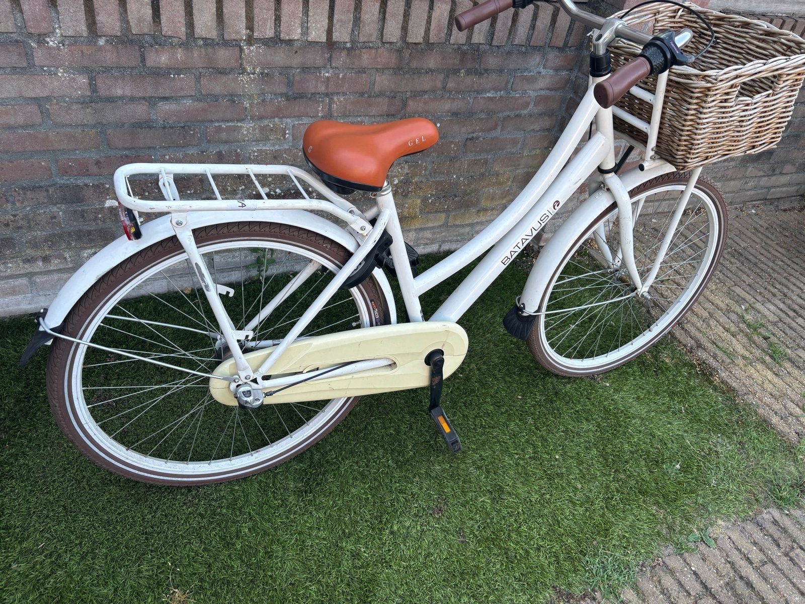 Batavus Meisjesfiets - Wit met mandje en versnellingen, Fietsen en Brommers, Fietsen | Meisjes, Terugtraprem, Gebruikt, Versnellingen