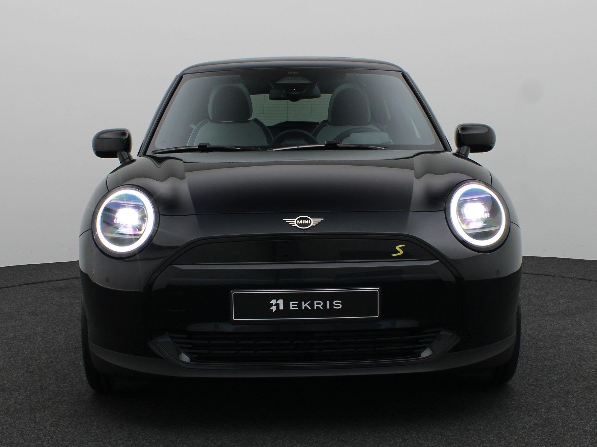 MINI Cooper SE Classic M 54.2 kWh | Panorama Dak | Sportstuu, Auto's, 4 stoelen, Leder en Stof, 218 pk, 315 min