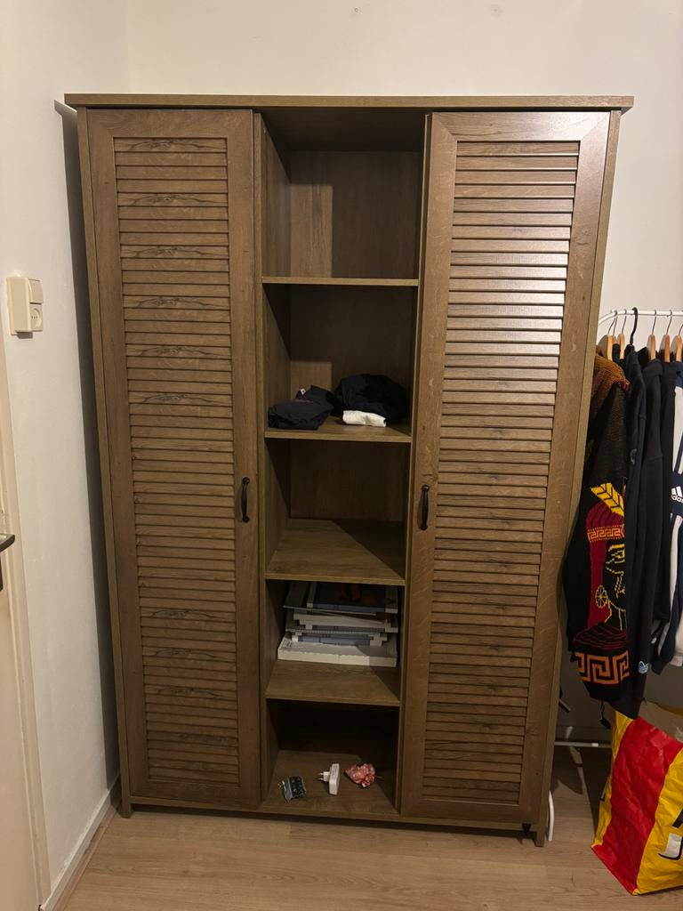 Houten kledingkast, Gebruikt, 100 tot 150 cm, Meerdere deuren, Ophalen of Verzenden