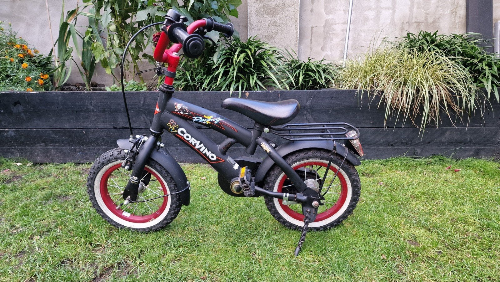 Corvino kinderfiets 12,5 inch - Zwart/Rood, Fietsen en Brommers, Ophalen, Gebruikt, Minder dan 16 inch, Corvino