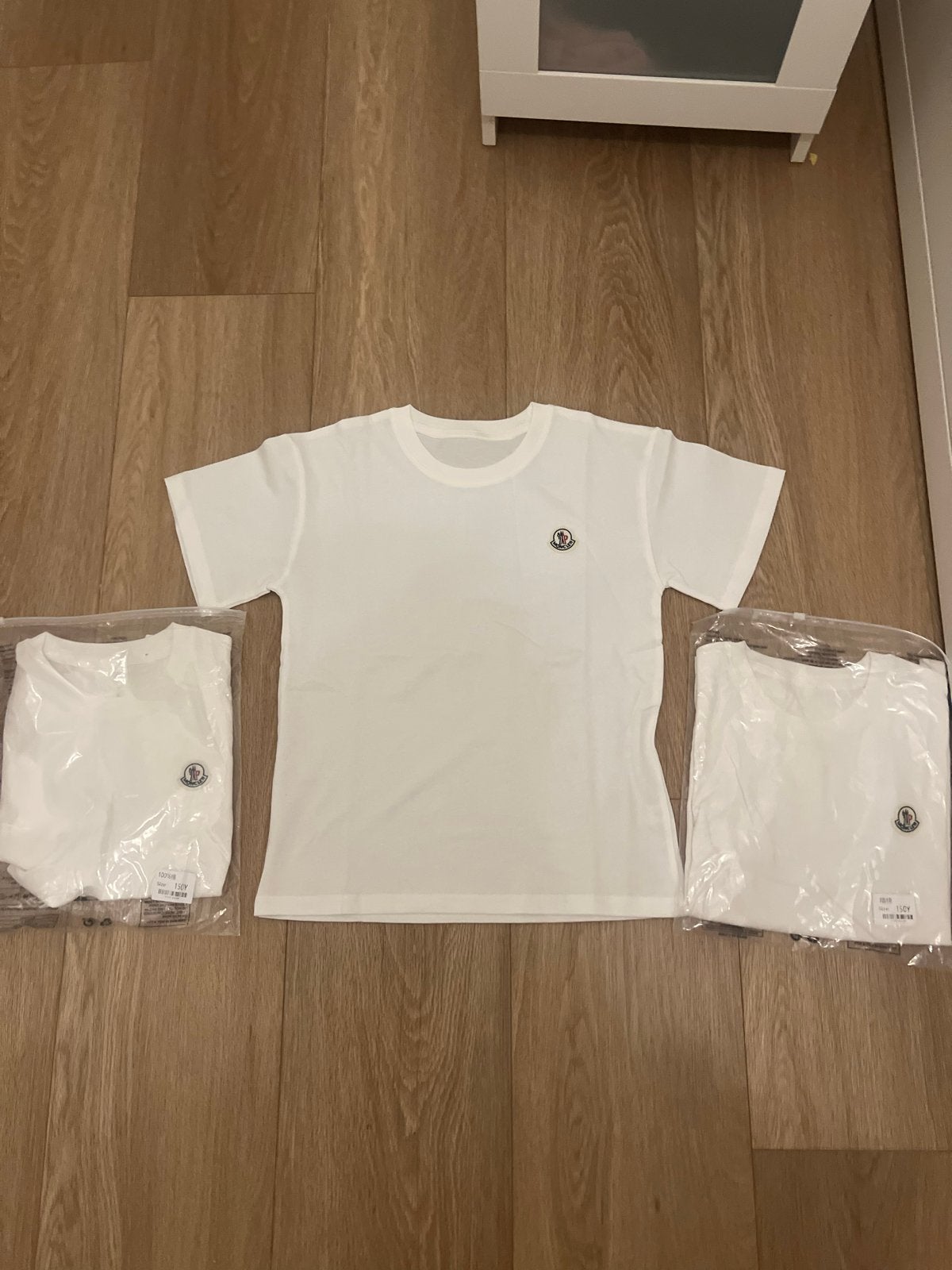 Moncler T-shirt voor de zomer, Ophalen of Verzenden, Nieuw, Maat 46 (S) of kleiner, Overige kleuren