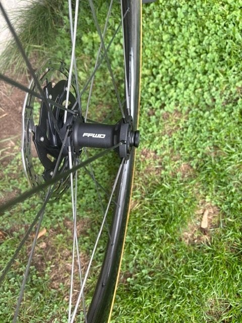 Foto 10 van FFWD Raw 55 carbon wielset - in nieuwstaat!