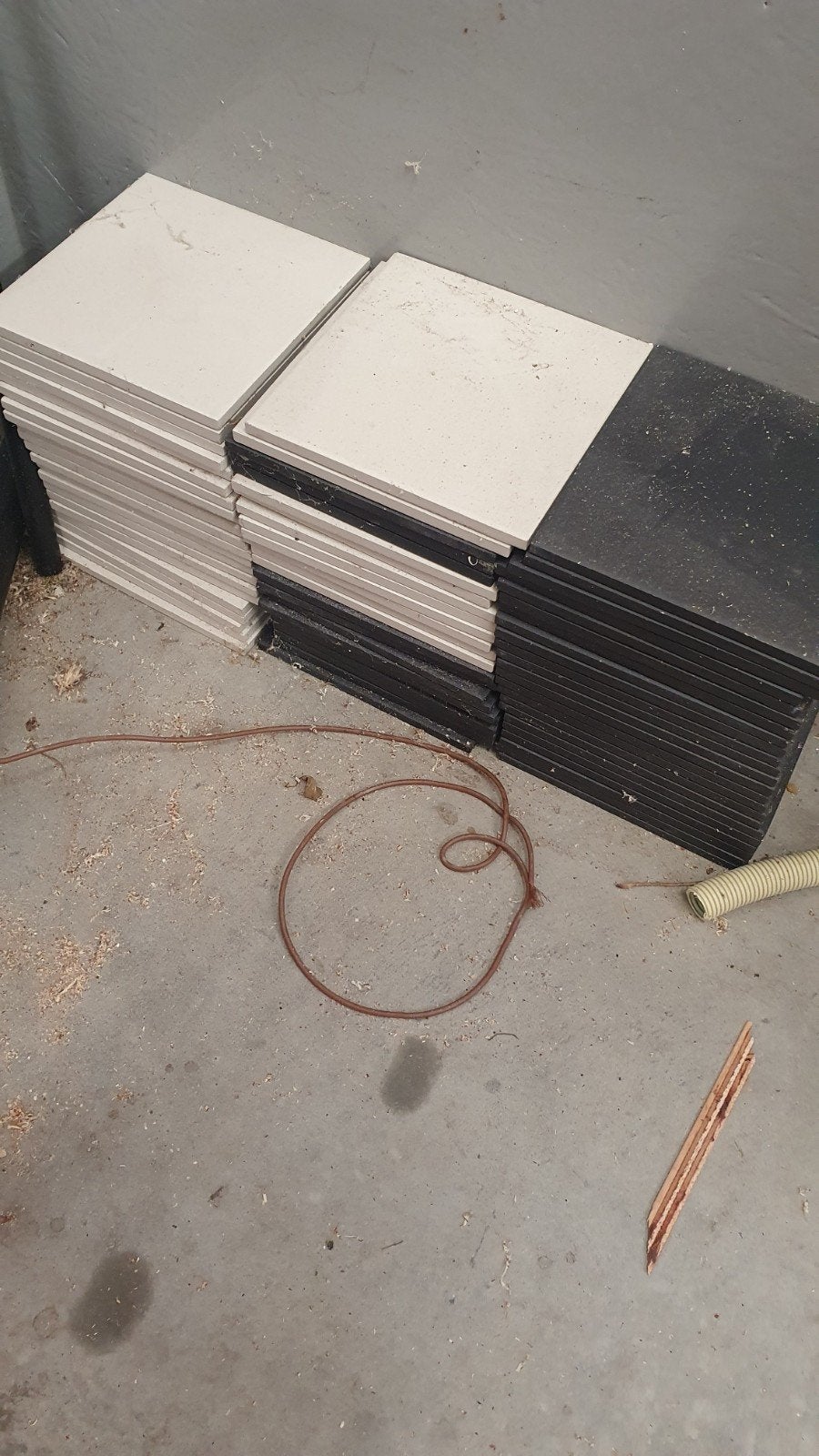 stapeltje zwarte en witte tegeltjes, Nieuw, Minder dan 20 cm, Minder dan 5 m², Wandtegels
