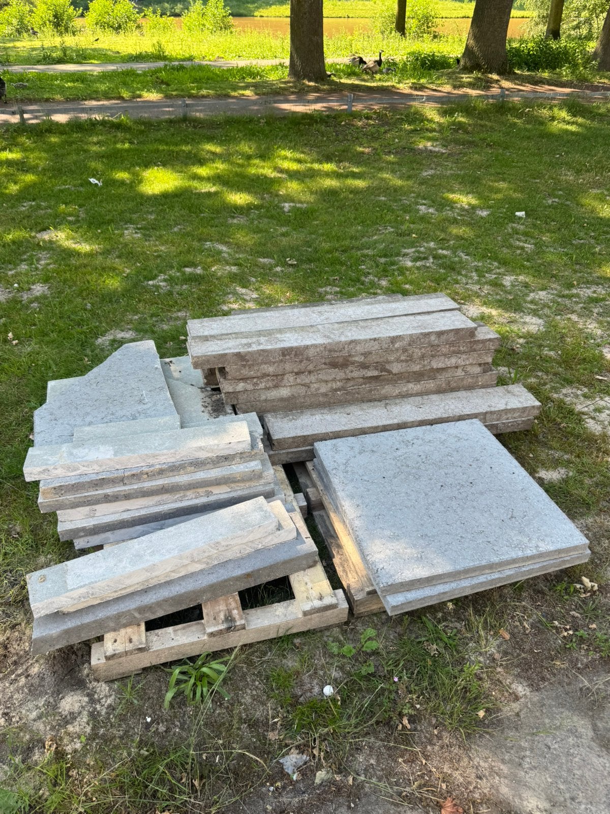 Opsluitbanden en resterende tegels GRATIS OPHALEN!, Ophalen, Gebruikt, Overige typen, 5 tot 10 m²