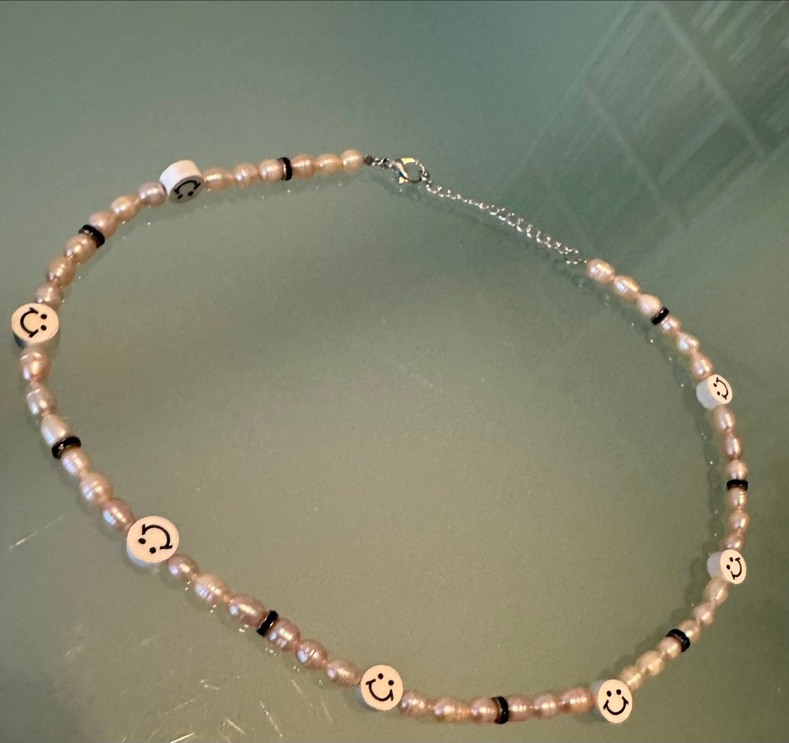 Mendes Jewelry Ketting met zoetwaterparels en smileys, Ophalen of Verzenden, Nieuw, Overige kleuren, Overige materialen