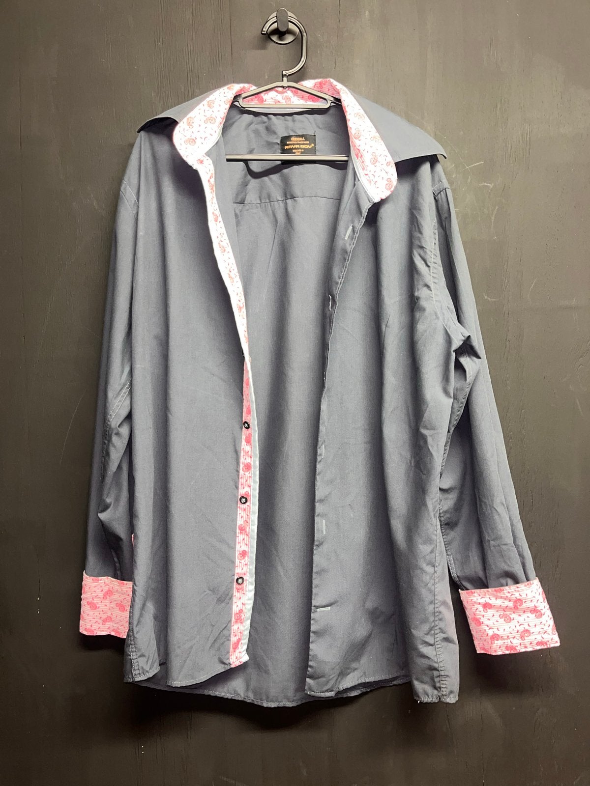 Heren overhemd Arya Boy XL - Blauw met roze details, Kleding | Heren, Ophalen of Verzenden, Zo goed als nieuw, Blauw, Halswijdte 43/44 (XL)
