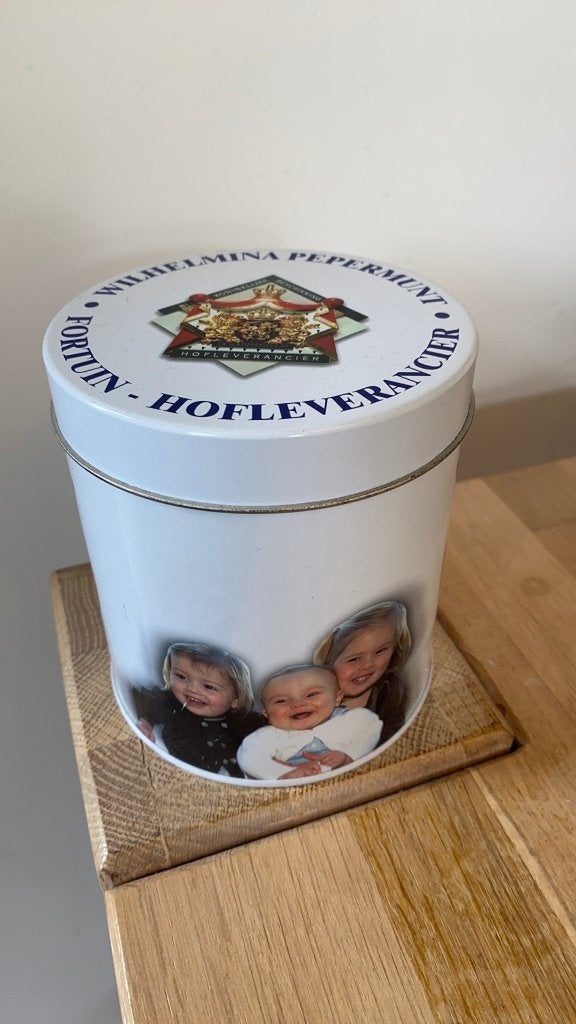 Wilhelmina Pepermunt blikje met koninkljike familie 2008, Ophalen of Verzenden, Gebruikt, Overige