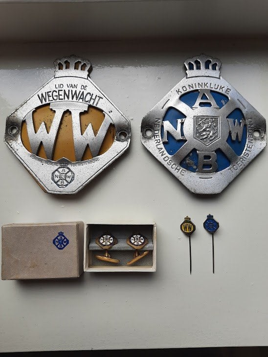 Vintage ANWB Wegenwacht embleem 2x, manchetknopen, 2x pins, Ophalen of Verzenden, Gebruikt