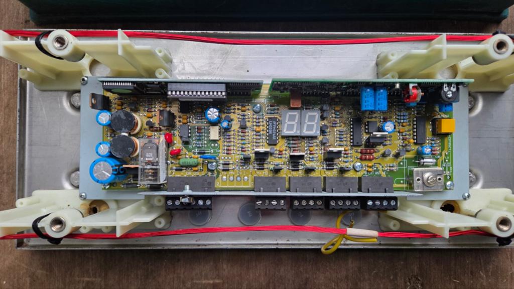 Nedap VC 4 single 2 krachtvoerstation printplaten, Ophalen