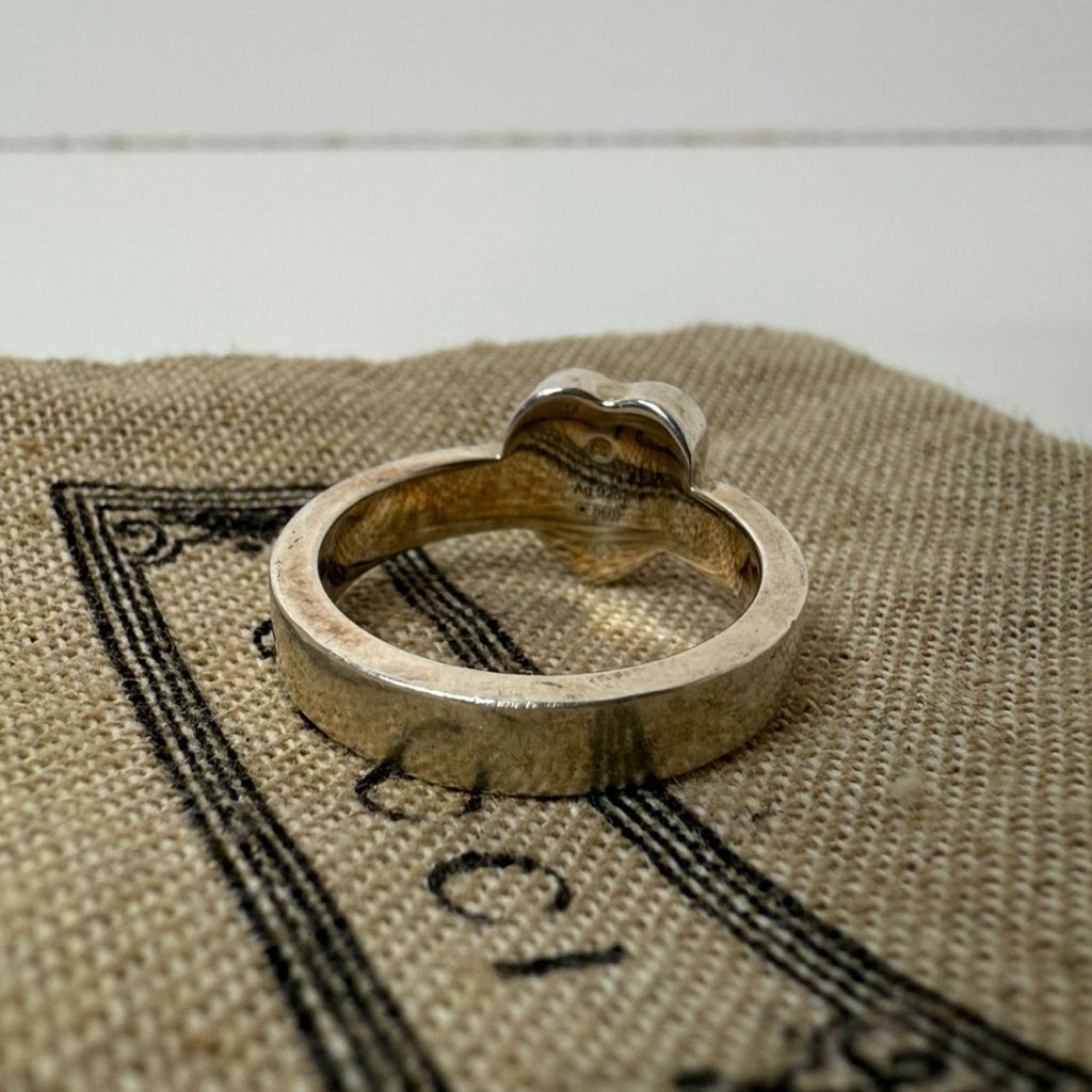 Gucci ring Dames Zilver hartje maat 13 | Nette staat, Gucci, Zo goed als nieuw, Support@gucci.com, 30 Avenue Montaigne
75008 Paris