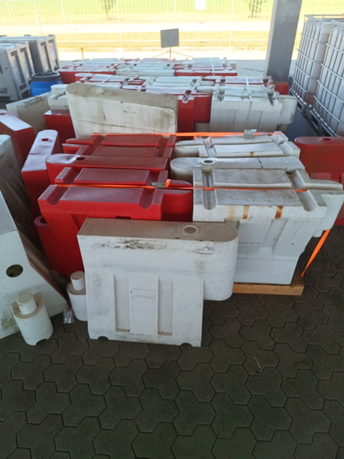 Watergevulde wegafzettingen / verkeersbarriers, Doe-het-zelf en Verbouw, Steigers, Ophalen, Overige typen, Minder dan 2 meter