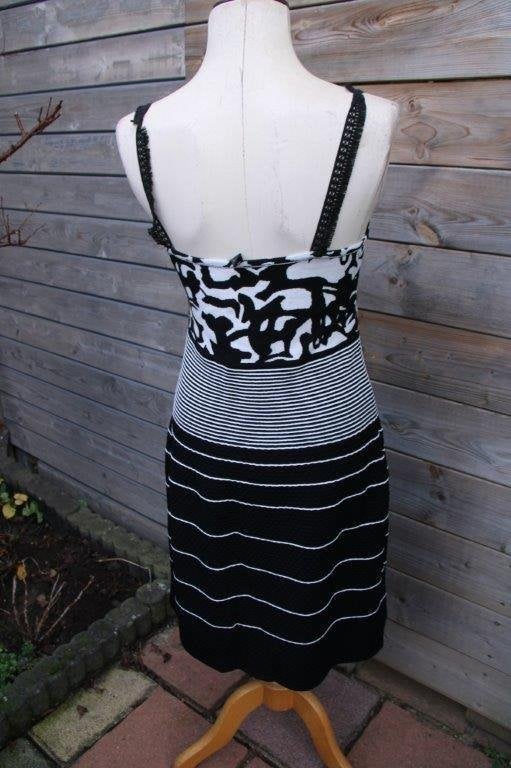 Jurk zwart/ offwhite Marccain mt N4 (M/40) Vaste prijs, Maat 38/40 (M), Zwart, Ophalen of Verzenden, Zo goed als nieuw