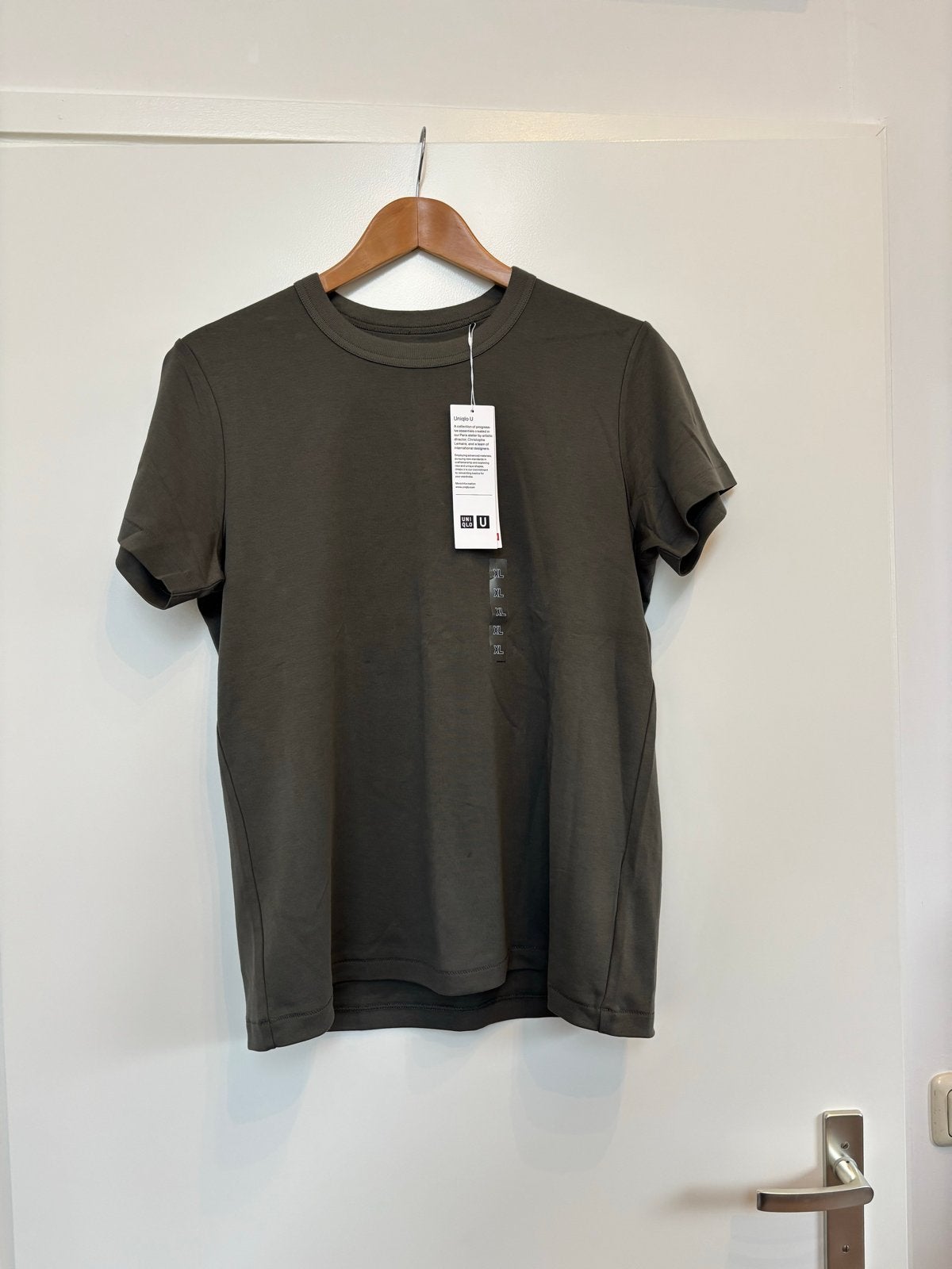 Uniqlo U T-shirt - Olijfgroen - Maat XL - Nieuw met kaartjes, Kleding | Heren, Ophalen of Verzenden, Nieuw, Maat 56/58 (XL), Groen