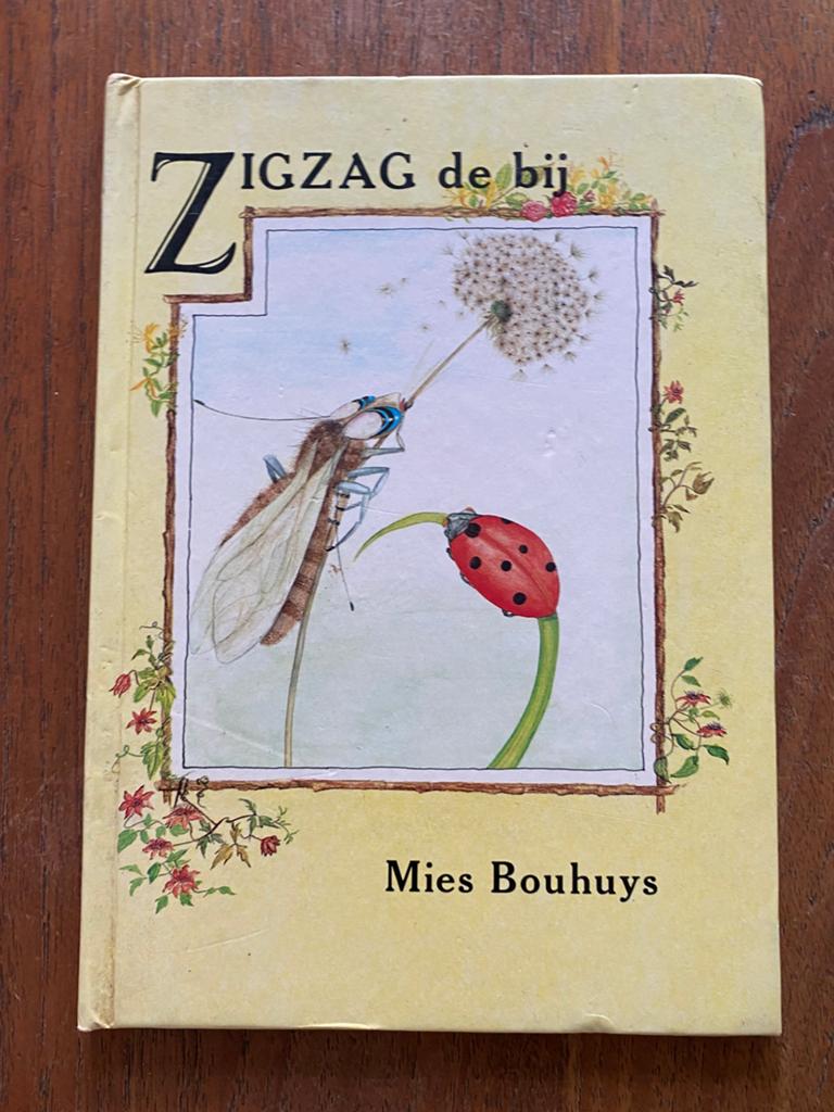 Zigzag de bij, een zomerverhaal - Mies Bouhuys, vintage 1980, Boeken, Ophalen of Verzenden, Zo goed als nieuw, Prentenboek