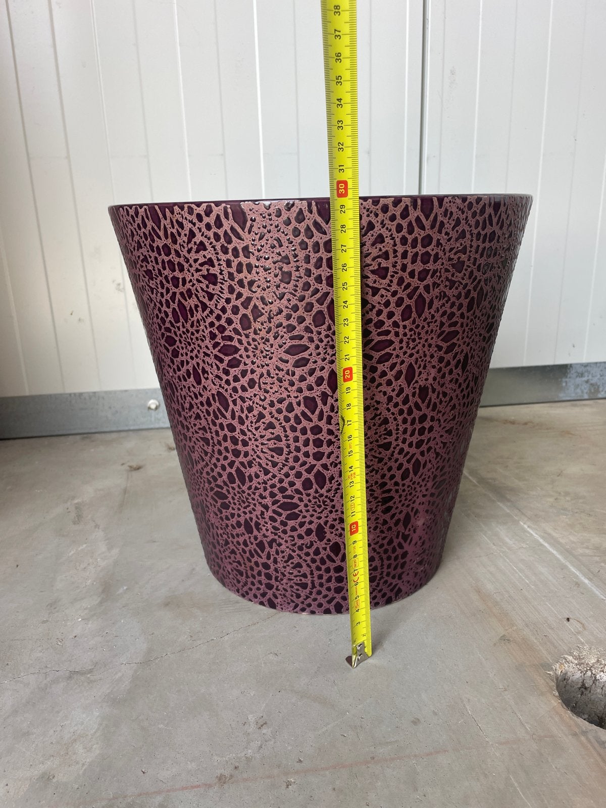 Mooie paarse bloempot met patroon, 25 tot 40 cm, Overige materialen, Gebruikt, Rond