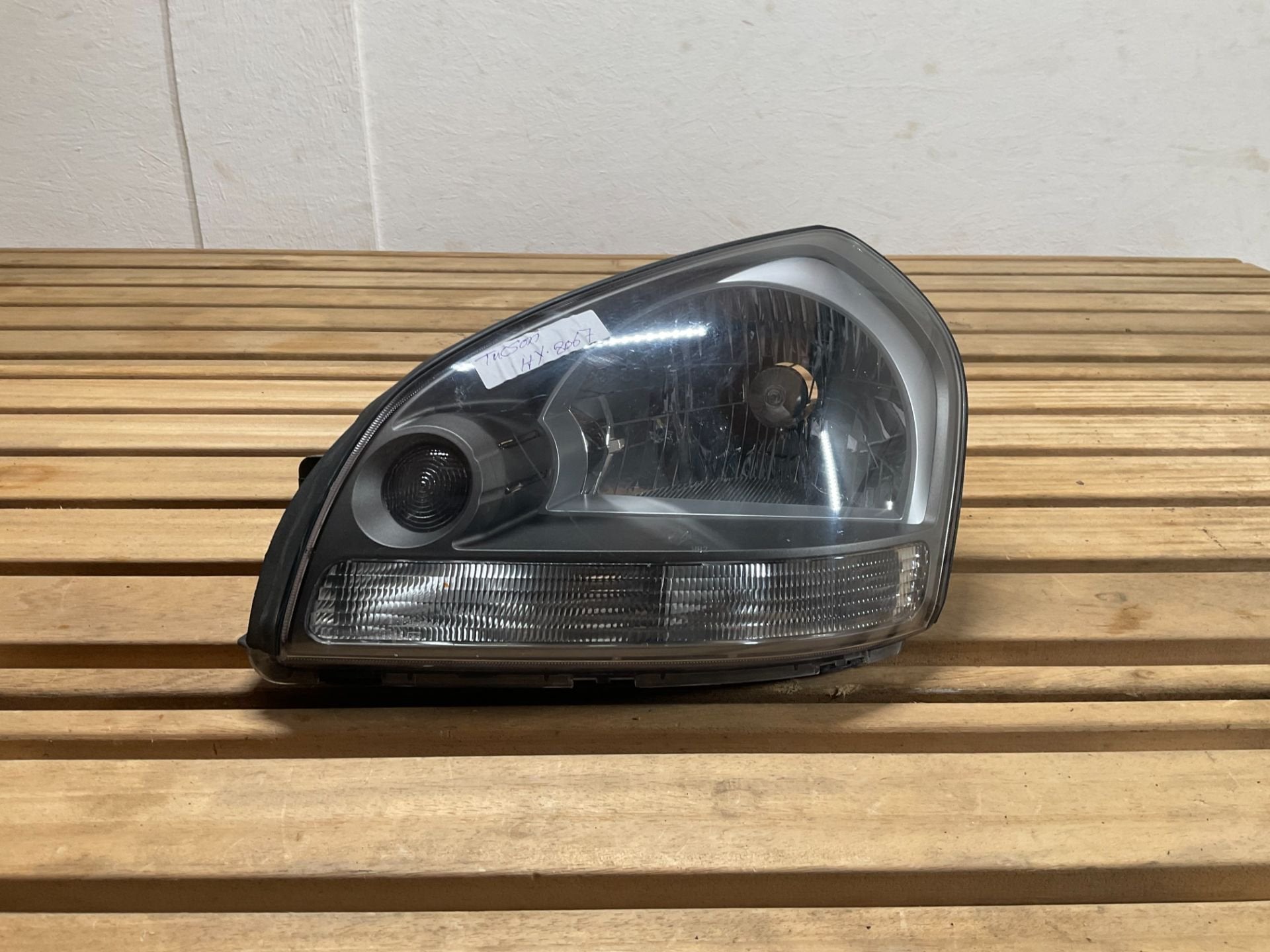 Koplamp Hyundai Tucson JM 2004-2010 92101-2E000 HY-8067, Gebruikt, Heolleung-ro 12
06797  Seoul, Ophalen of Verzenden, Info@hyundai.com