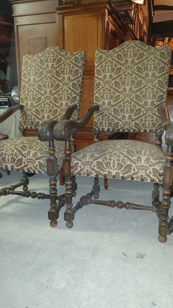 Twee ridder fauteuils, Ophalen