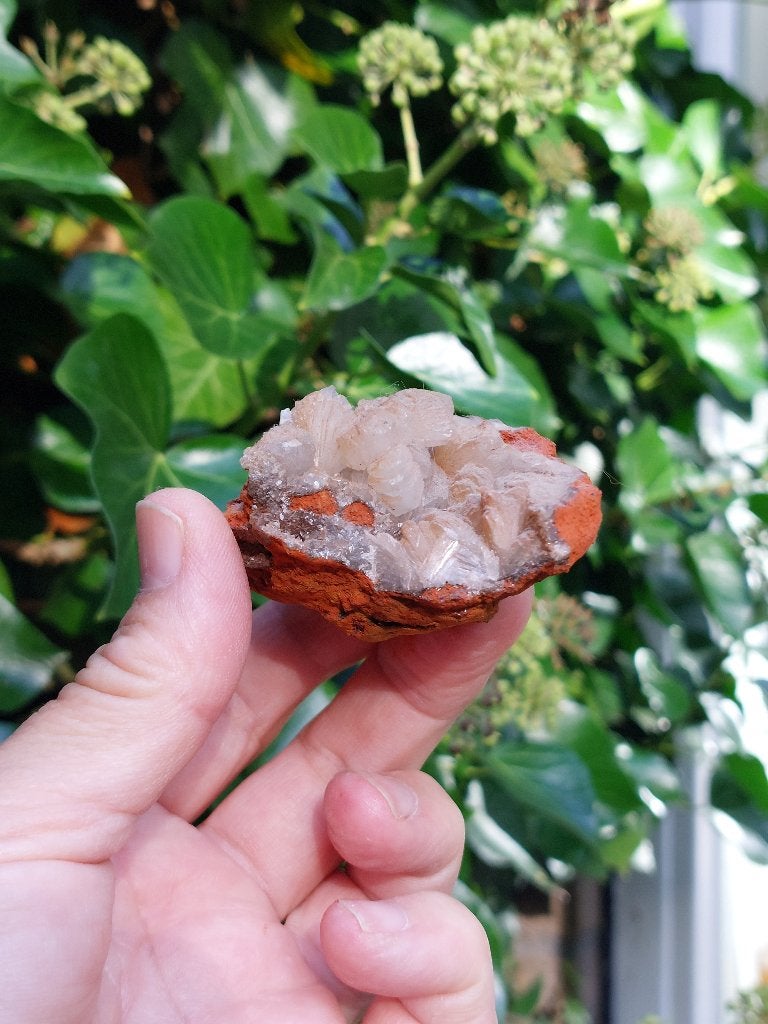 Limoniet met Calciet Mineraal, Verzamelen, Mineralen en Fossielen, Ophalen of Verzenden, Mineraal